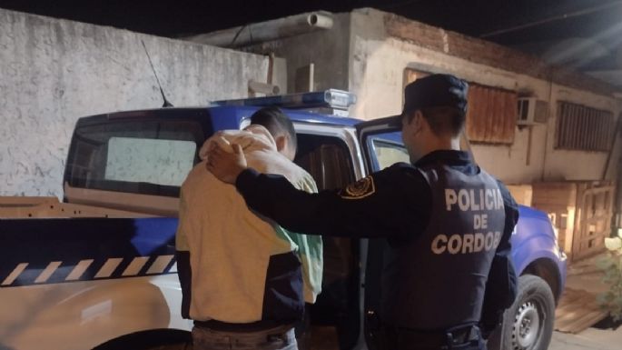 Un joven detenido por robar elementos de un vehículo y dañar un móvil policial