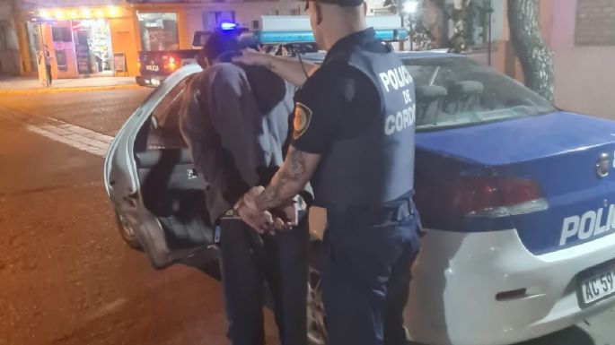 Intentaron robarle el celular a una mujer amenazándola con un cuchillo de mesa