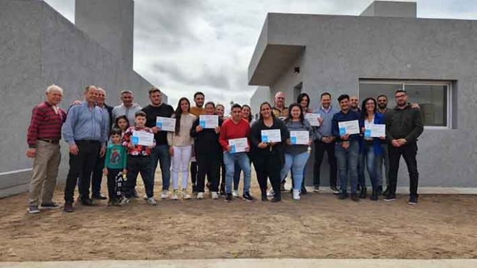 “Diez casas que ya son hogares”