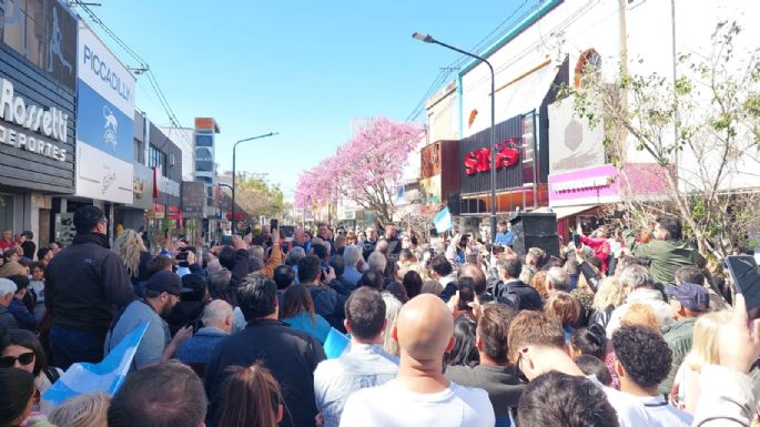 Bullrich fue recibida por una multitud en la peatonal
