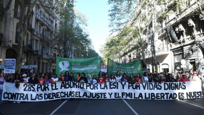 Mujeres y diversidades marcharon por  sus derechos, contra el ajuste y el FMI