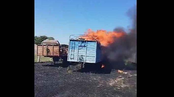 Un herido y fuego en un punto limpio y en dos acoplados