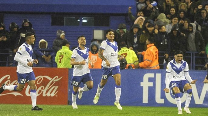 Vélez se aprovechó de las dudas de River