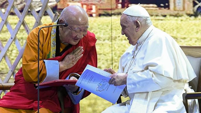 Francisco hizo un llamado a las religiones a rechazar la violencia