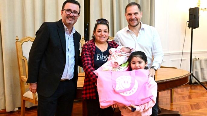 Entregaron kits y ajuares a 44 niños