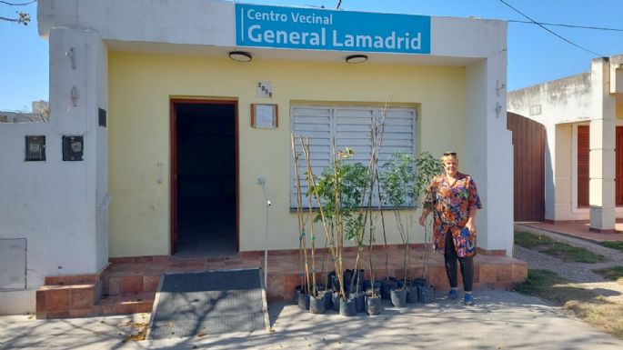 Entregaron mil árboles autóctonos a centros vecinales
