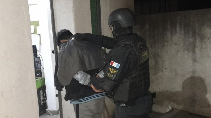 Fue detenido tras intentar descartar droga por el baño