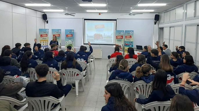 Bomberos comenzaron el programa Jóvenes al Volante