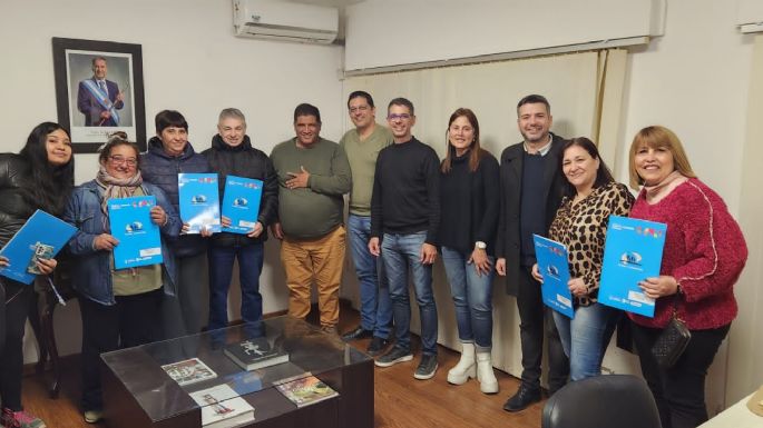 Graglia entregó seis nuevas escrituras sociales a vecinos