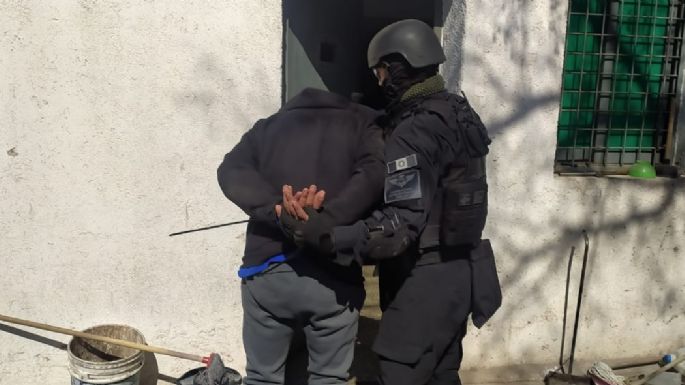 Detuvieron a un narcomenudista con pedido de captura en barrio La Calera