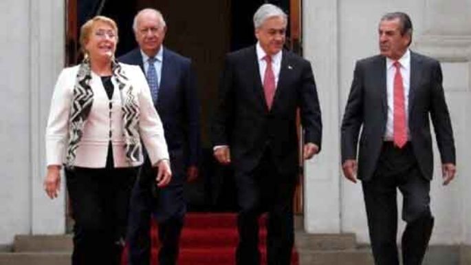Chile: carta de expresidentes “por la democracia, siempre”