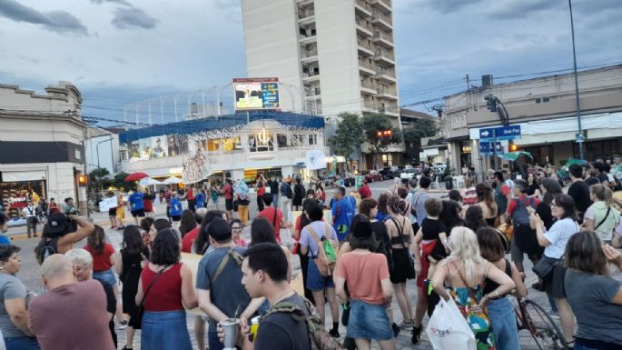 La cultura villamariense se movilizó en contra del DNU de Milei