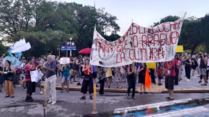 La cultura villamariense se movilizó en contra del DNU de Milei
