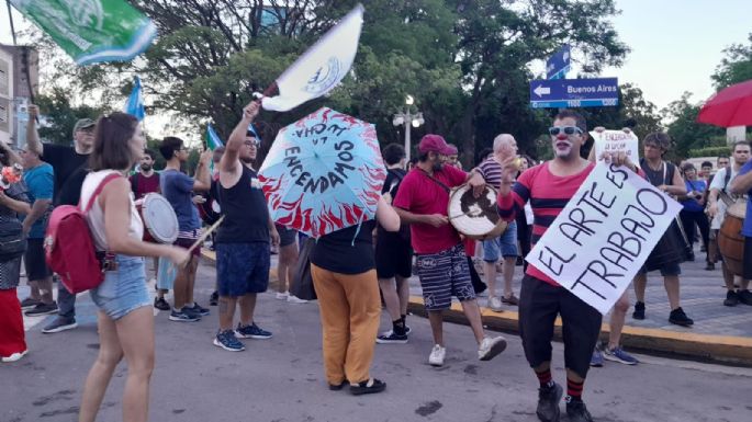 La cultura villamariense se movilizó en contra del DNU de Milei