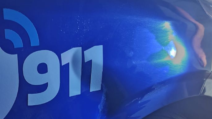 Amenazó a una persona, intentó huir en una moto robada y dañó el móvil policial cuando lo detuvieron