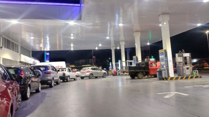 Largas colas para cargar nafta ante el nuevo aumento