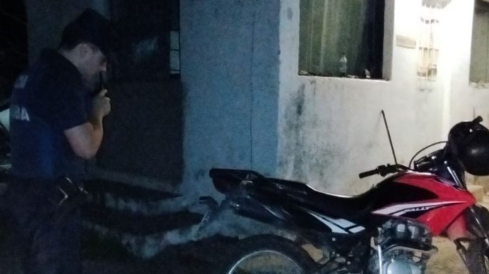 Le quiso arrrebatar el celular a un niño de 11 años en una moto robada