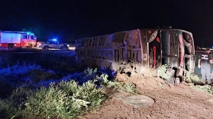 Murió una mujer tras el vuelco de un colectivo sobre la ruta