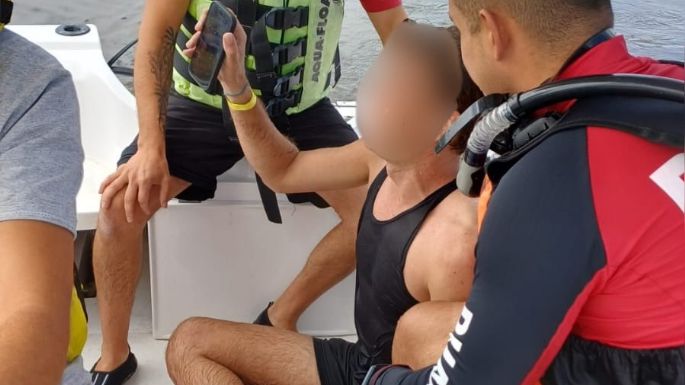 Rescataron a un turista que quedó varado en el Lago San Roque.