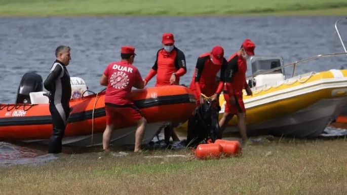 Dos hombres cayeron de una moto de agua y hay un desaparecido