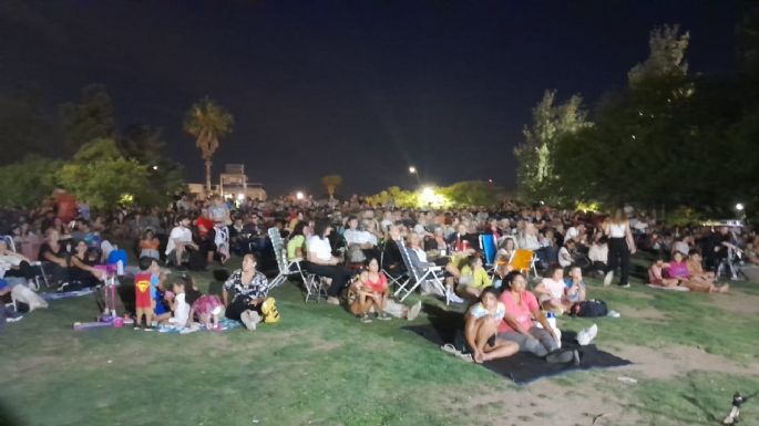 Comenzó un nuevo ciclo de Cine Bajo las Estrellas