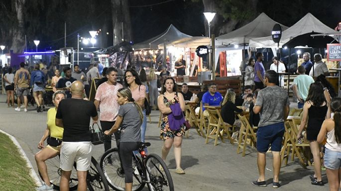 El “Pre Carnavales” inició con una peña en vivo
