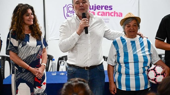 Accastello y la secretaria de la Mujer de la Provincia presentaron “Mujeres a la cancha”