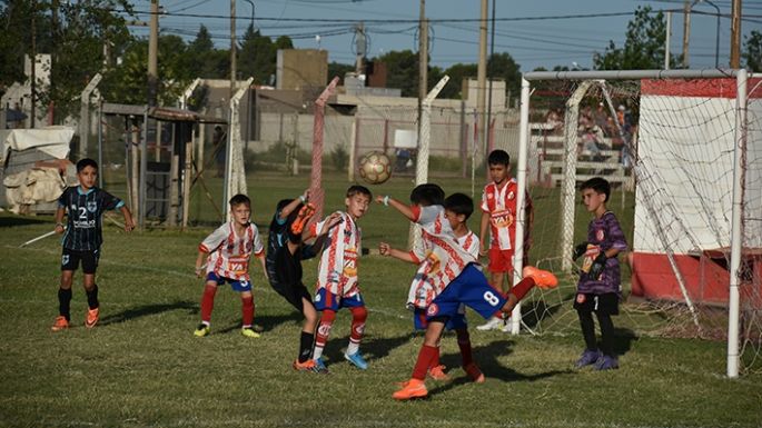 Mundialito: arranca la definición