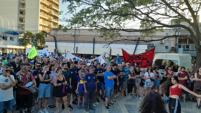 FOTOS - A la par del país, en Villa María se marchó contra el gobierno de Milei