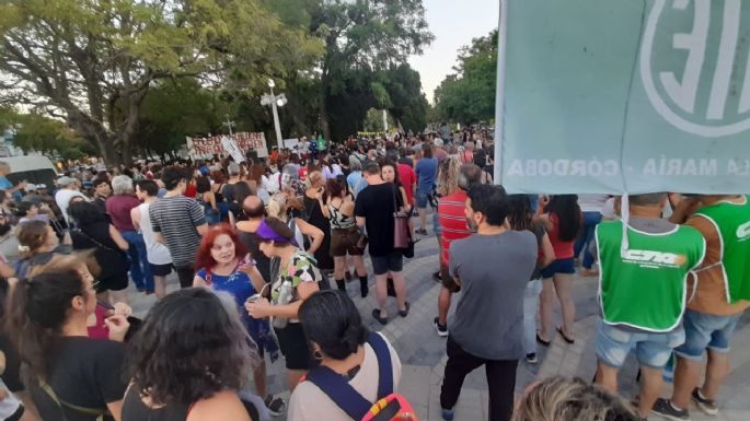 FOTOS - A la par del país, en Villa María se marchó contra el gobierno de Milei