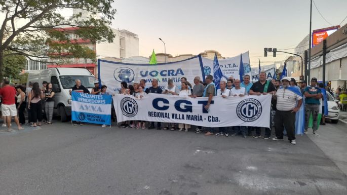 FOTOS - A la par del país, en Villa María se marchó contra el gobierno de Milei