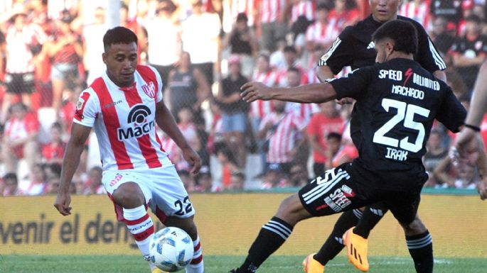 Instituto lo buscó con uno menos, pero no pudo con Riestra