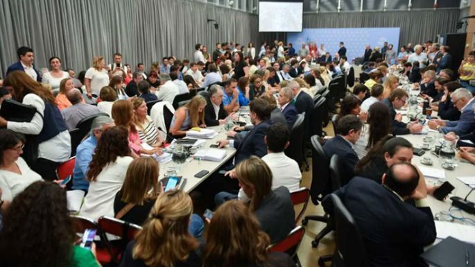 El oficialismo buscará debatir la Ley Ómnibus esta semana
