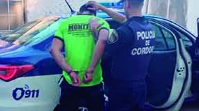Detenido por arrojar un teléfono celular hacia el interior de la cárcel
