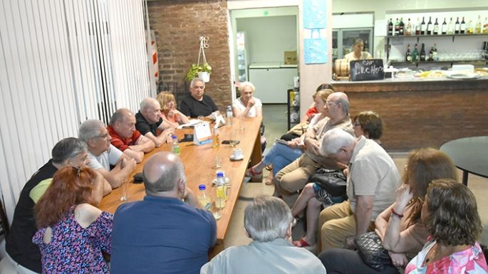 Reunión contra el aumento de tasas