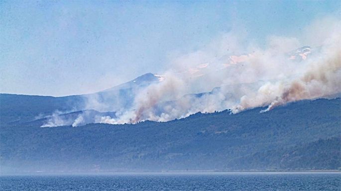 Parque Nacional Los Alerces: el fuego ya consumió más de 1.000 hectáreas