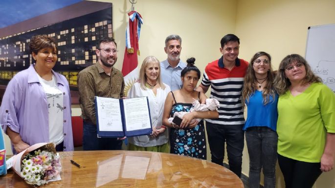 La primera bebé del año ya tiene su DNI