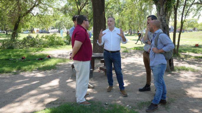 Quejas de vecinos por pastos altos en la Costanera, aunque el municipio informó estar trabajando