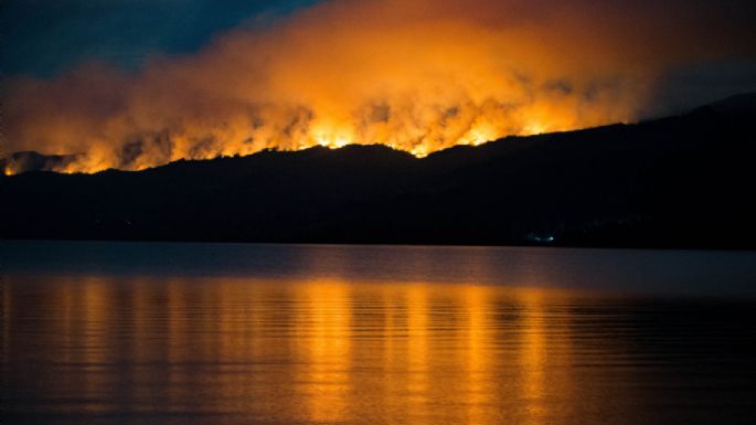 El fuego consumió 2.300 hectáreas en el Parque Nacional Los Alerces