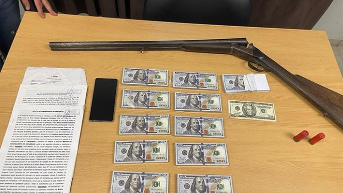 Tenía dólares truchos en su casa