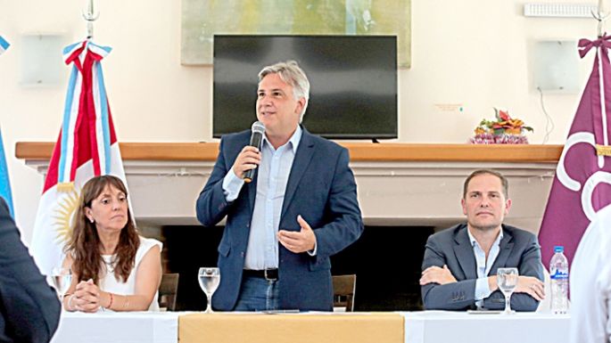 Llaryora, con la economía social