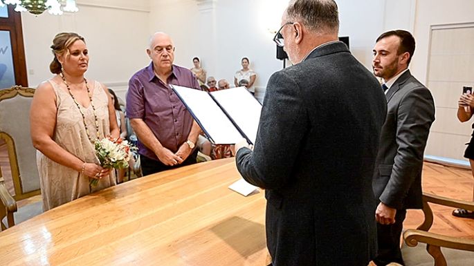 El primer matrimonio del año fue oficiado por el intendente