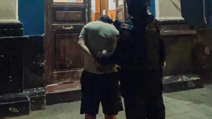 Detuvieron a una pareja que vendía drogas en un puesto de choripán