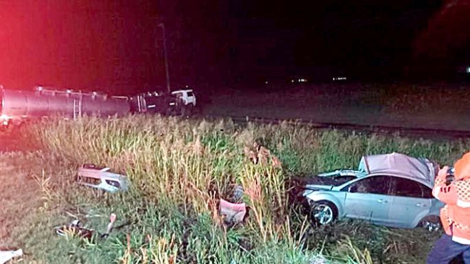 Murió una pareja de Ausonia al chocar un auto y un camión