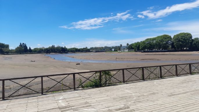 El lago del Balneario Mulinetti se encuentra bajo a la espera de la creciente del río