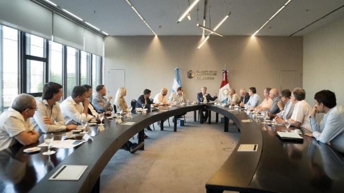 Llaryora y empresarios rechazan las retenciones a las exportaciones