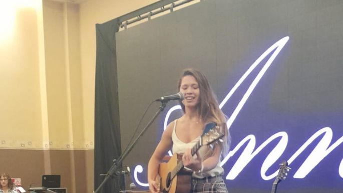 Artistas locales actúan en la previa al lanzamiento del Festival