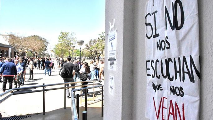 Marcha en defensa de la universidad