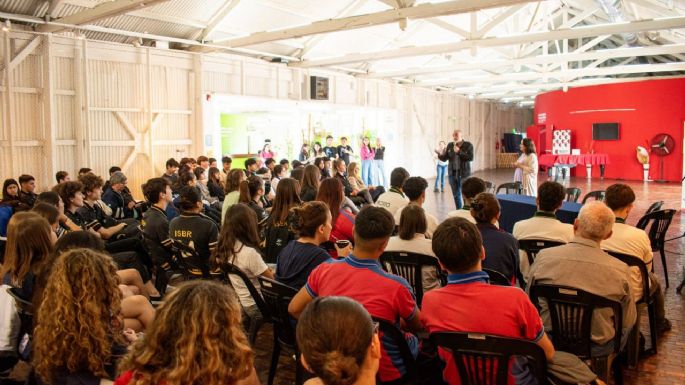 Más de 70 jóvenes debatieron sobre alcoholismo
