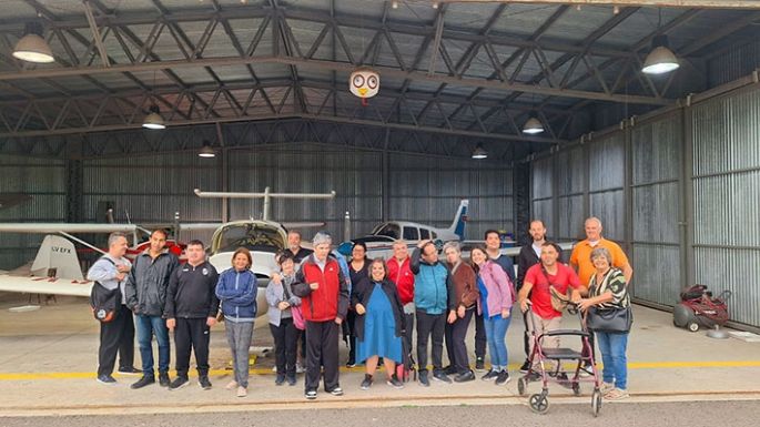 Alumnos del CEMDI, en el Aeropuerto